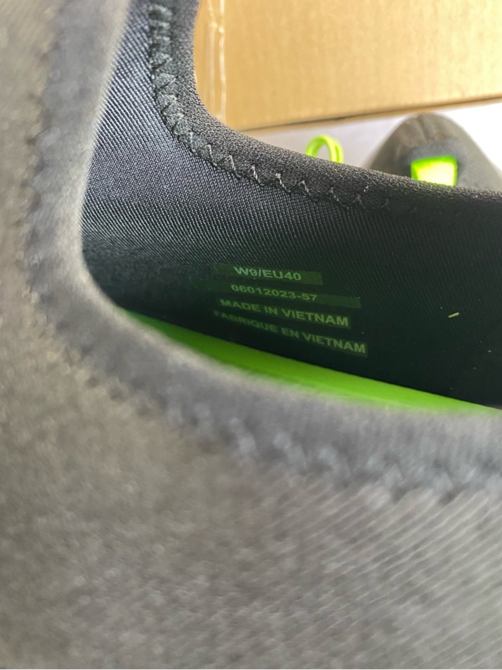 OOFOS OOmg Eezee Low Recovery Shoes Women's Size 9 Black Neon Green NIB - Picture 5 of 10